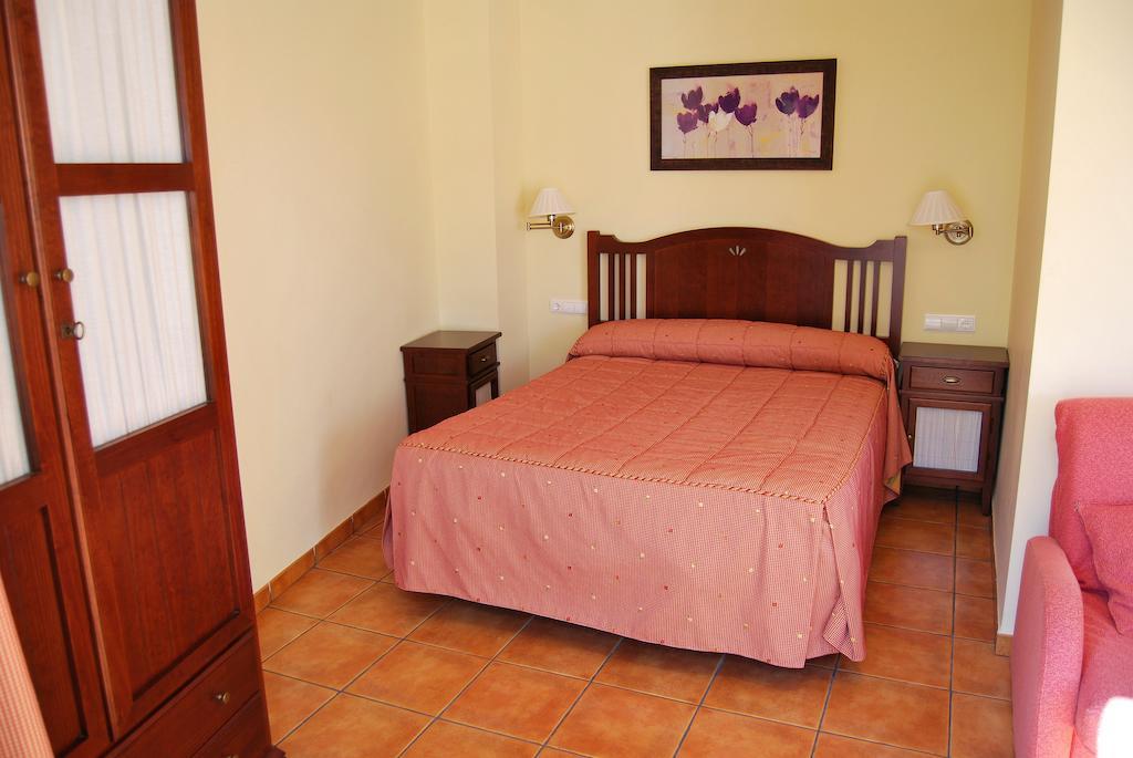 La Piedra Del Mediodia Hotel Cirat Szoba fotó