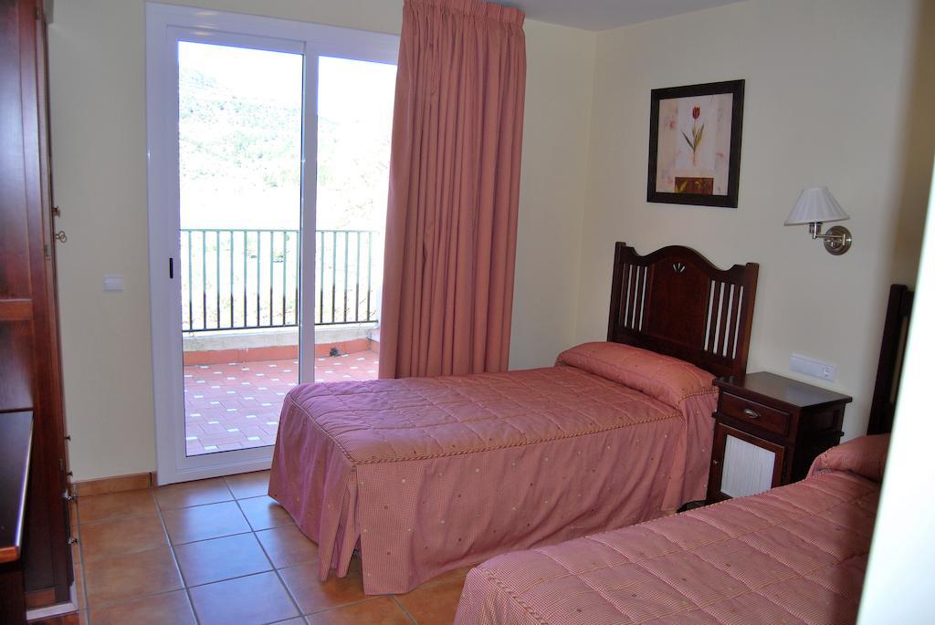 La Piedra Del Mediodia Hotel Cirat Szoba fotó