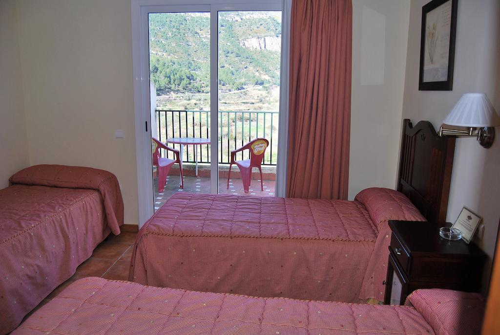 La Piedra Del Mediodia Hotel Cirat Szoba fotó