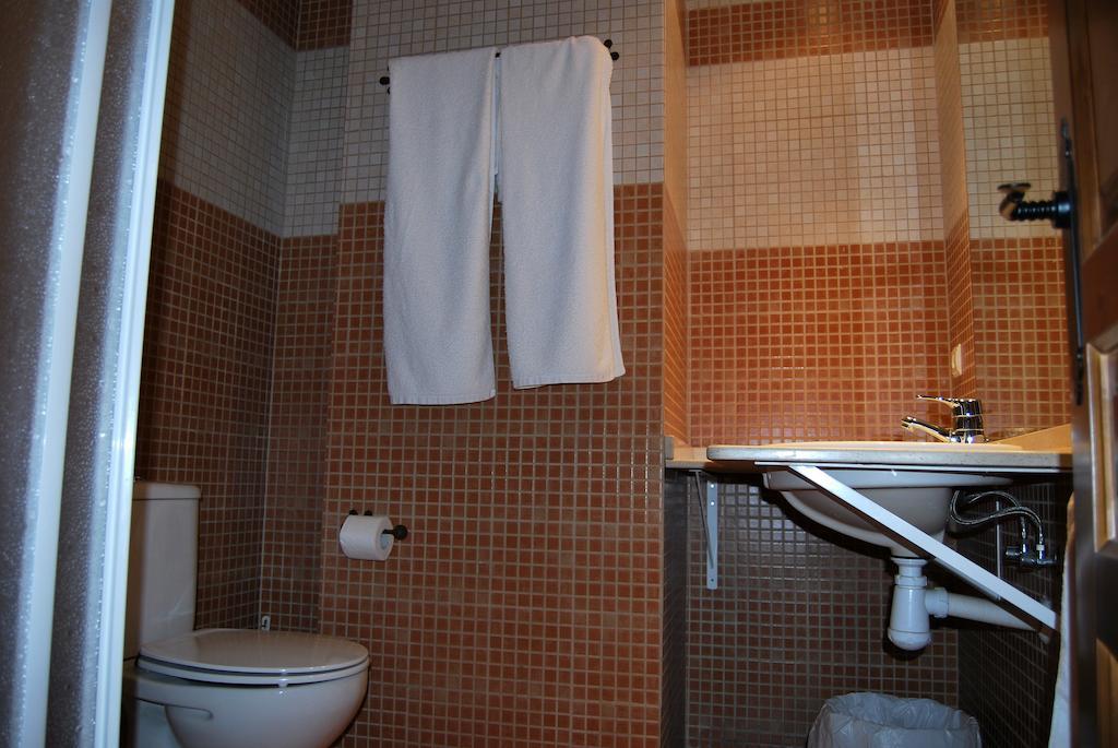 La Piedra Del Mediodia Hotel Cirat Szoba fotó