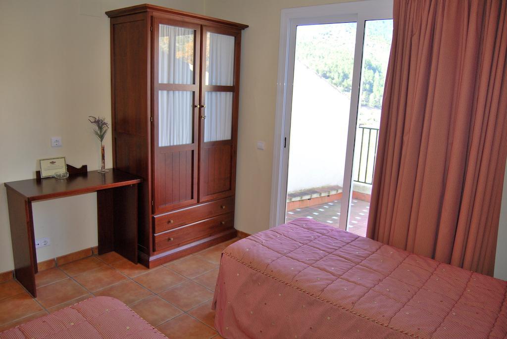 La Piedra Del Mediodia Hotel Cirat Szoba fotó