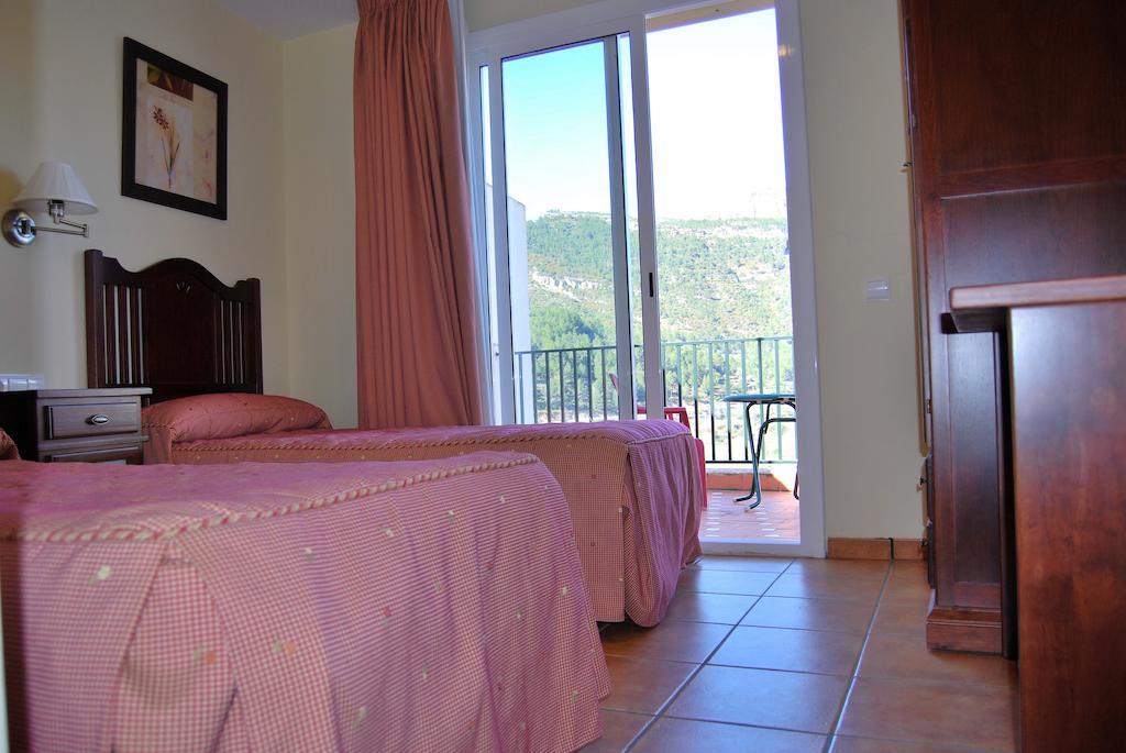 La Piedra Del Mediodia Hotel Cirat Szoba fotó