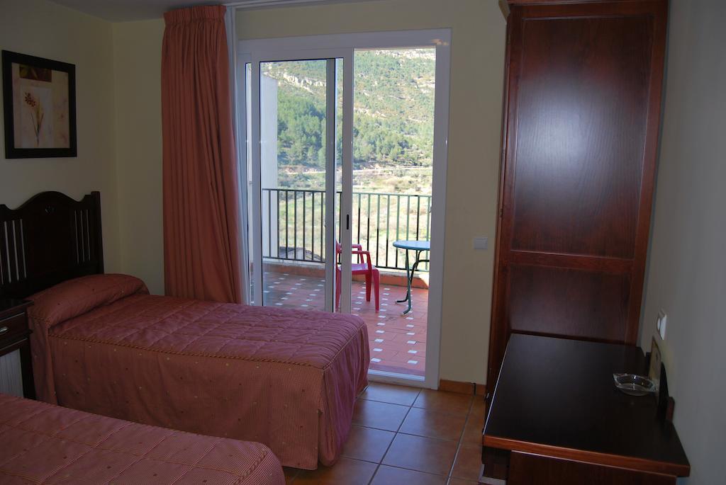 La Piedra Del Mediodia Hotel Cirat Szoba fotó