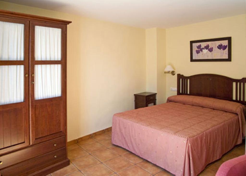 La Piedra Del Mediodia Hotel Cirat Szoba fotó