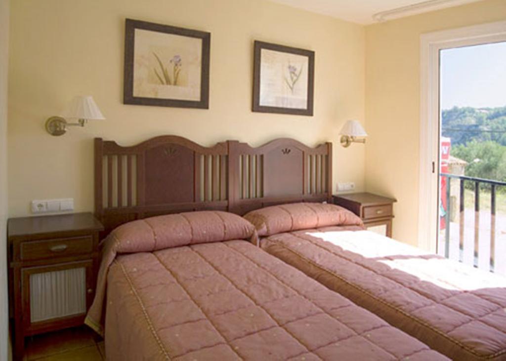 La Piedra Del Mediodia Hotel Cirat Szoba fotó